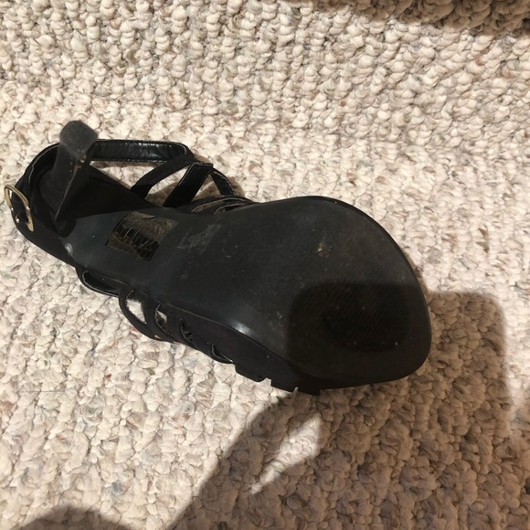 (2 for $20) Heels size 6 - Picture 3 of 3